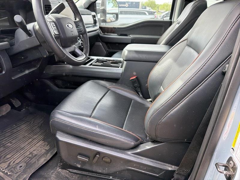 Ford F-250 SD Lariat Crew Cab 4WD 2025
