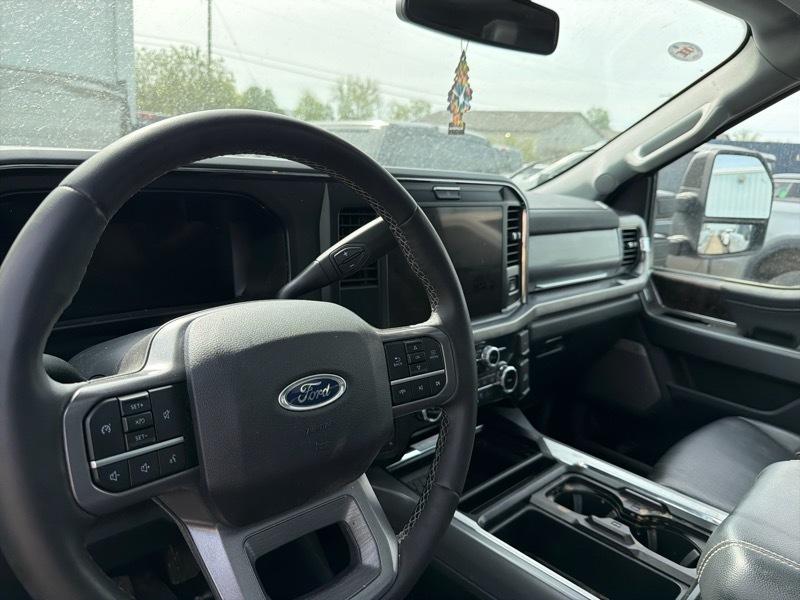 Ford F-250 SD Lariat Crew Cab 4WD 2025