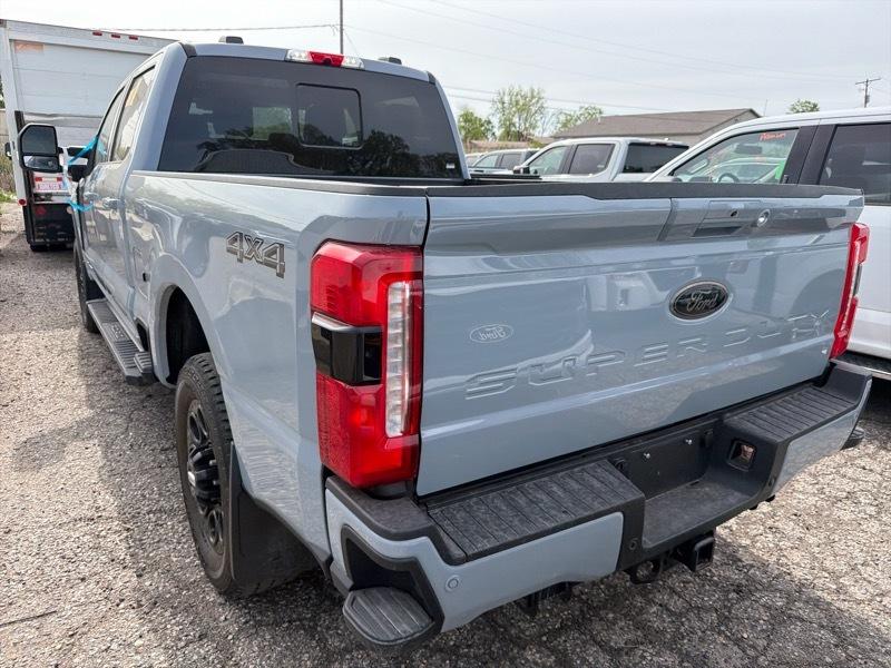 Ford F-250 SD Lariat Crew Cab 4WD 2025