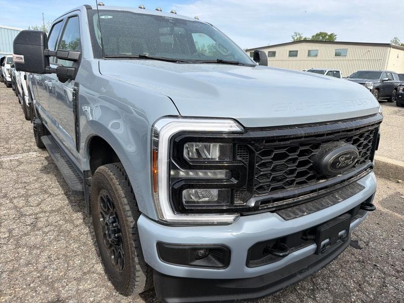Ford F-250 SD Lariat Crew Cab 4WD 2025
