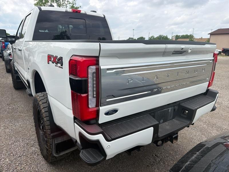 Ford F-250 SD Platinum Crew Cab 4WD 2023