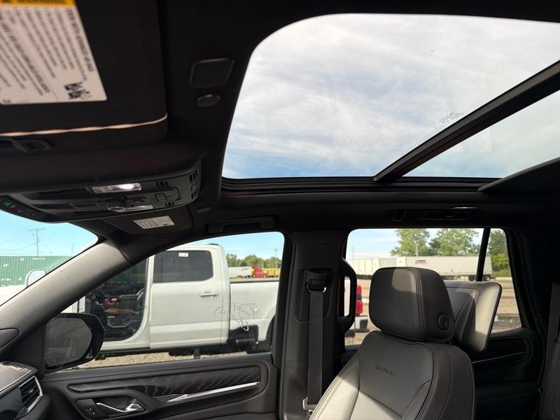 GMC Yukon Denali 4WD 2024