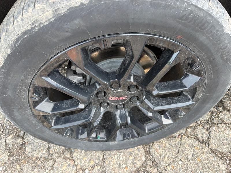 GMC Yukon Denali 4WD 2024