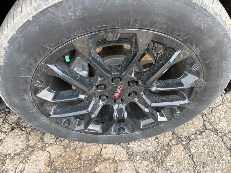 GMC Yukon Denali 4WD 2024