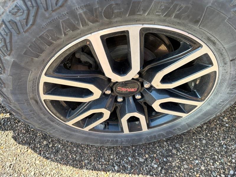 GMC Yukon AT4 4WD 2023
