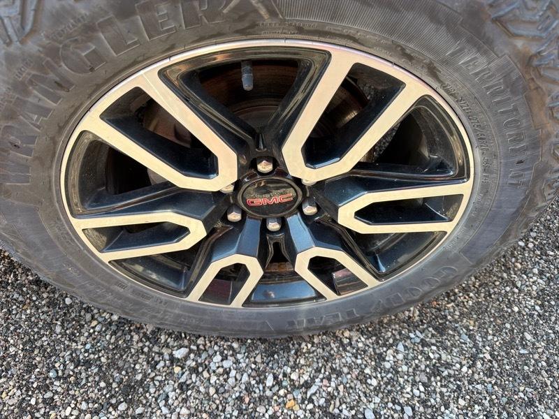 GMC Yukon AT4 4WD 2023