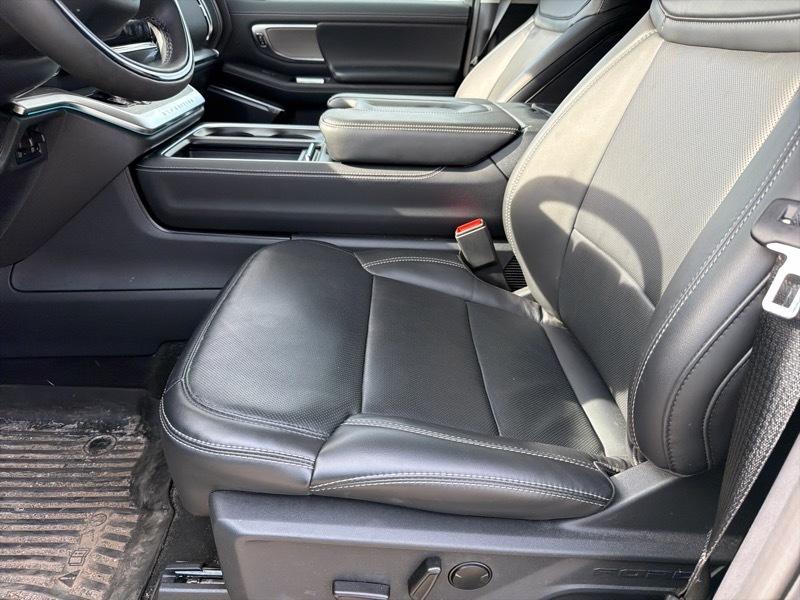 Ford Expedition Platinum 4WD 2025