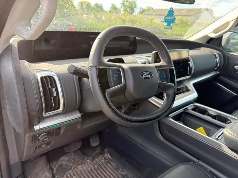 Ford Expedition Platinum 4WD 2025