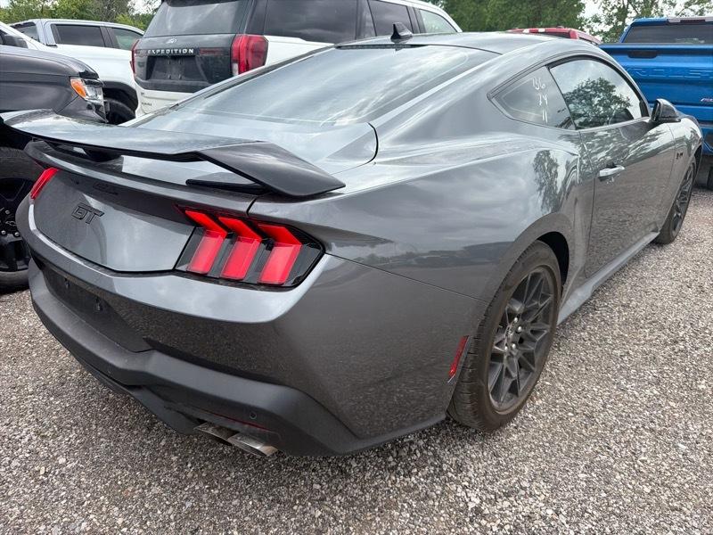 Ford Mustang  2024