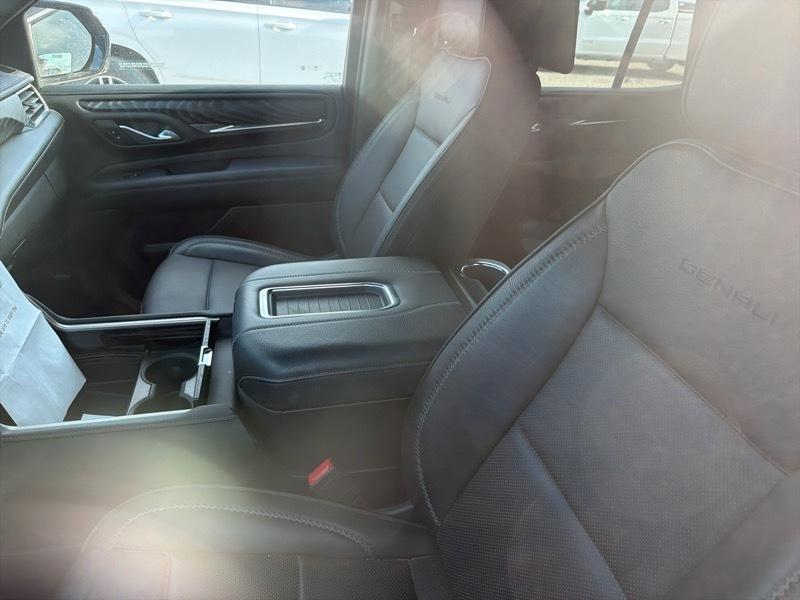 GMC Yukon Denali 4WD 2023