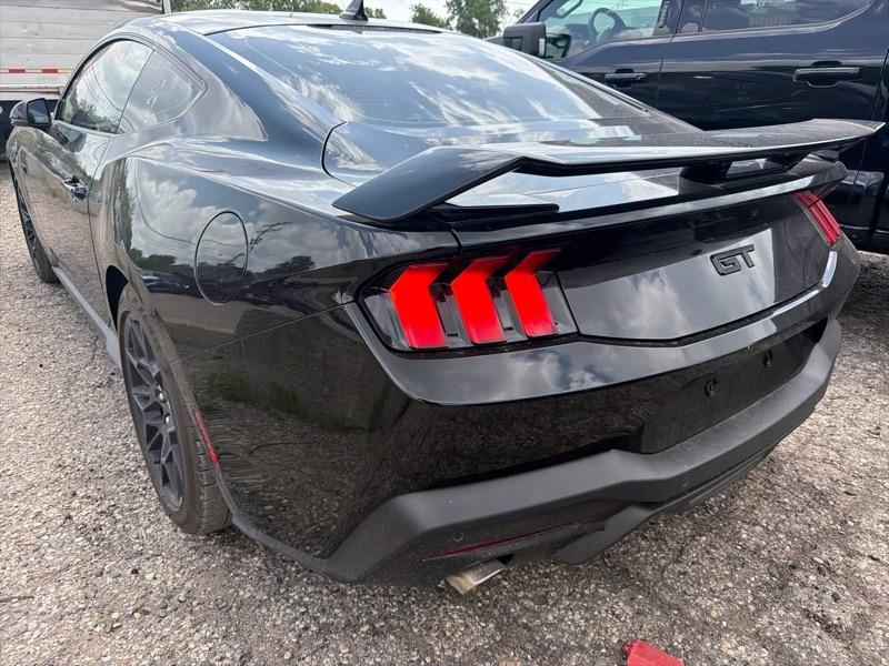 Ford Mustang  2024
