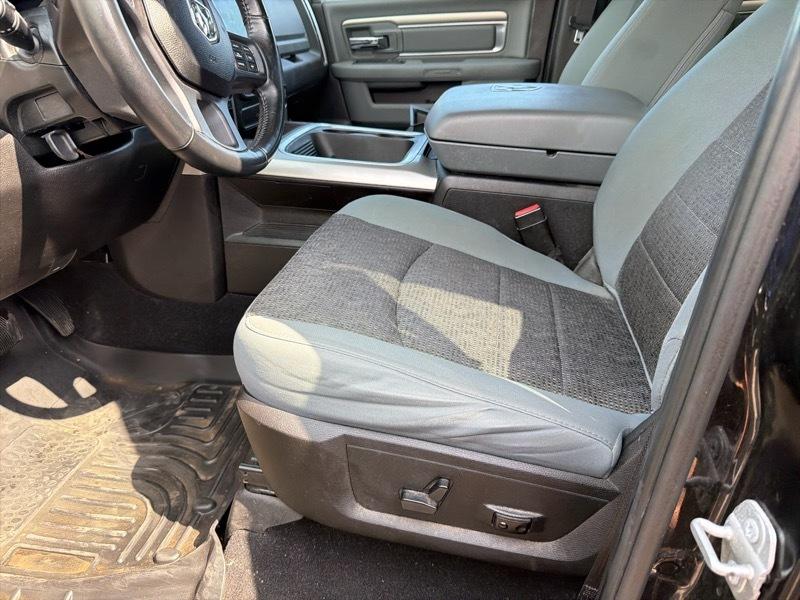 RAM 1500 Classic SLT Crew Cab SWB 4WD 2019
