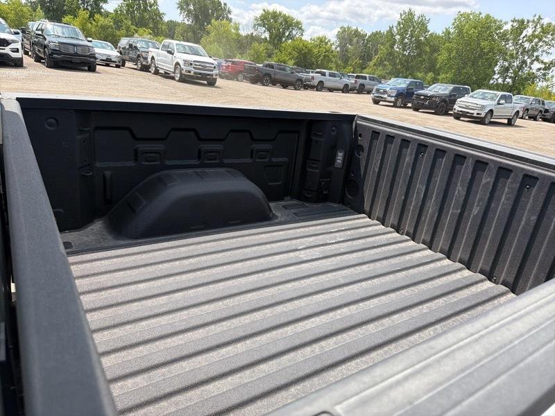 Chevrolet Silverado 1500 High Country Crew Cab 4WD 2024
