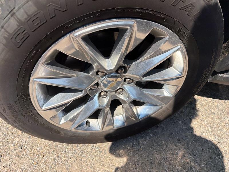 Chevrolet Suburban  2023