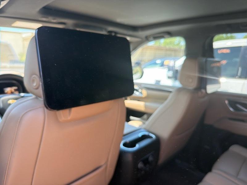 Chevrolet Suburban  2023