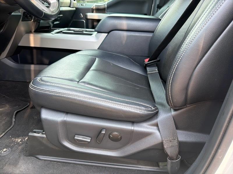 Ford F-250 SD Lariat Crew Cab 4WD 2022