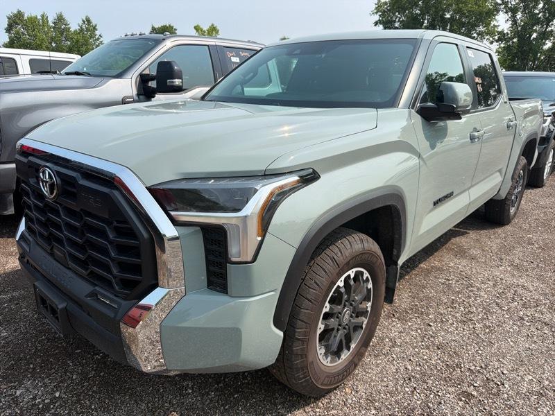 Toyota Tundra SR5 CrewMax 4WD 2026