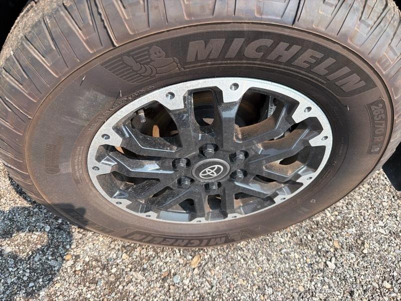 Toyota Tundra SR5 CrewMax 4WD 2026