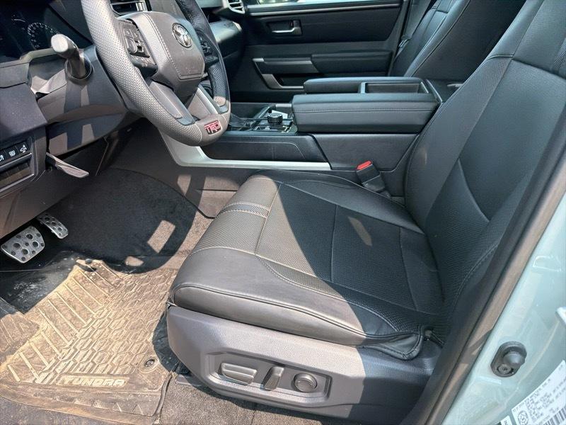 Toyota Tundra SR5 CrewMax 4WD 2026
