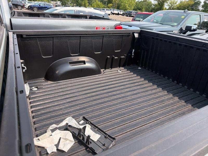 Toyota Tundra SR5 CrewMax 4WD 2026