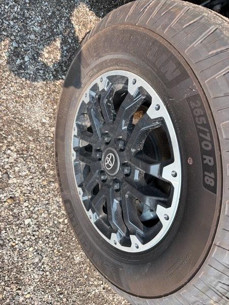 Toyota Tundra SR5 CrewMax 4WD 2026