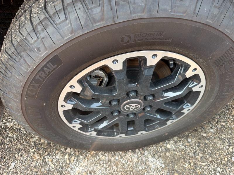 Toyota Tundra SR5 CrewMax 4WD 2026