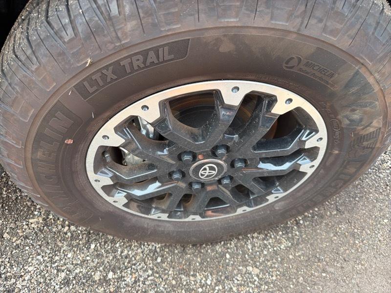 Toyota Tundra SR5 CrewMax 4WD 2026