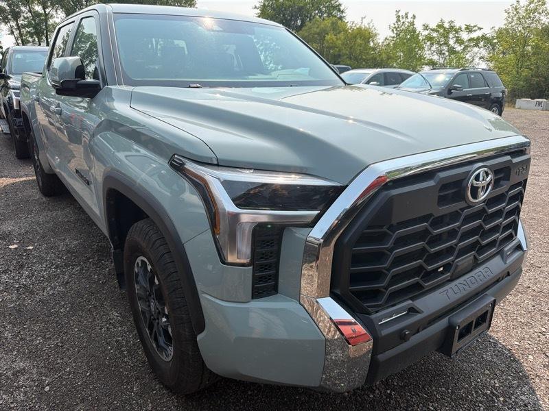 Toyota Tundra SR5 CrewMax 4WD 2026
