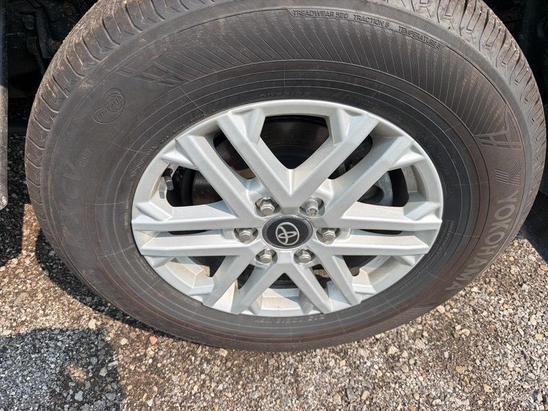 Toyota Tundra SR5 CrewMax 4WD 2025