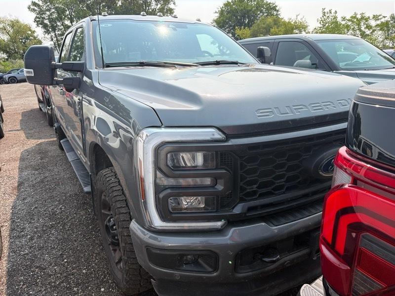 Ford F-250 SD Lariat Crew Cab 4WD 2024