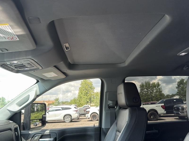 GMC Sierra 2500HD Denali Crew Cab 4WD SB 2023