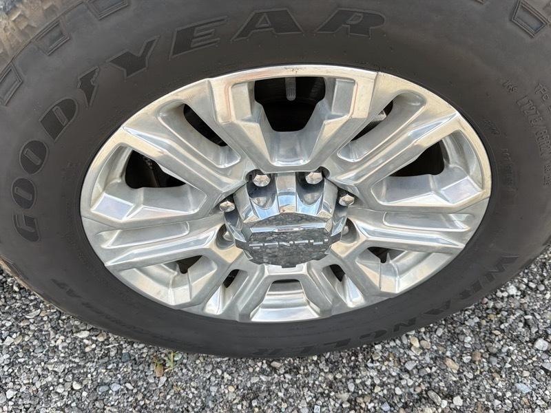 GMC Sierra 2500HD Denali Crew Cab 4WD SB 2023