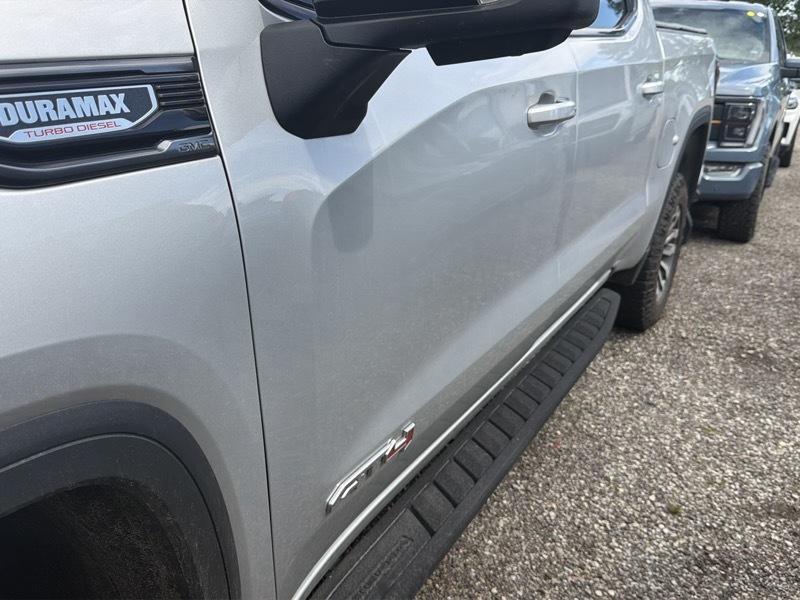 GMC Sierra 1500 AT4 Crew Cab 4WD 2022