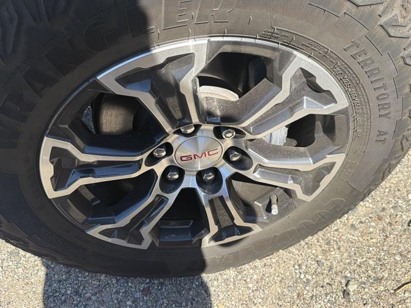 GMC Canyon AT4 Crew Cab 4WD 2024