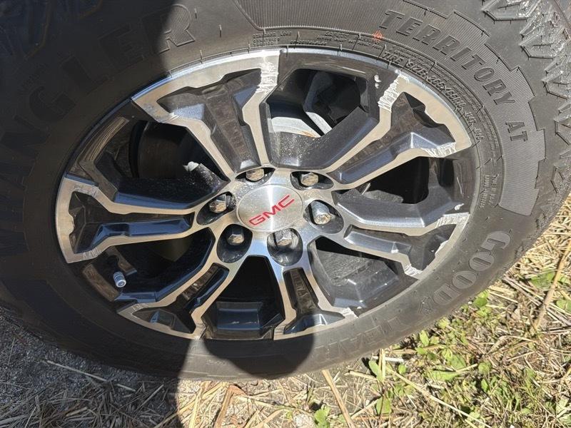 GMC Canyon AT4 Crew Cab 4WD 2024