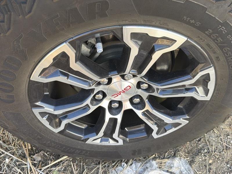 GMC Canyon AT4 Crew Cab 4WD 2024