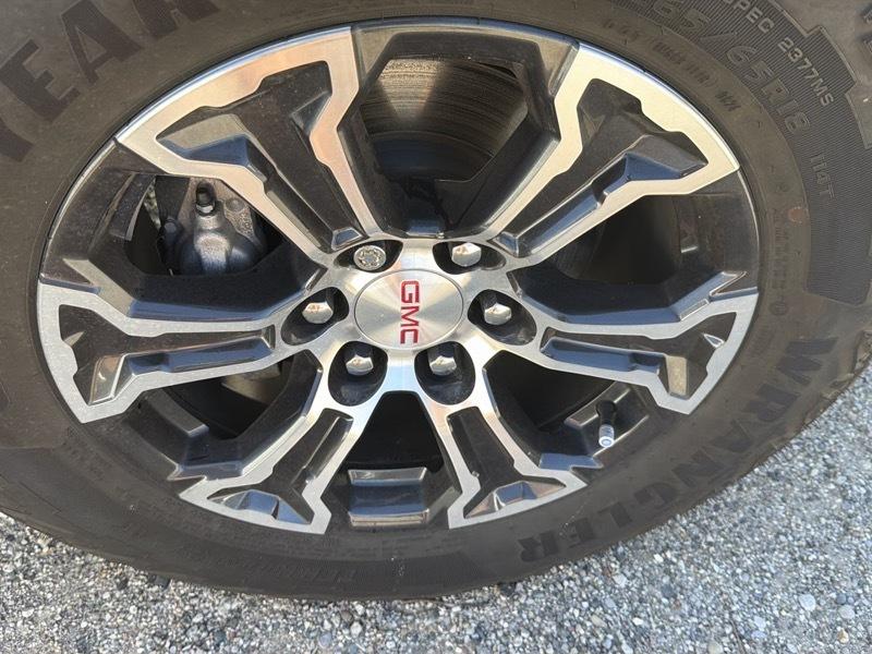 GMC Canyon AT4 Crew Cab 4WD 2024