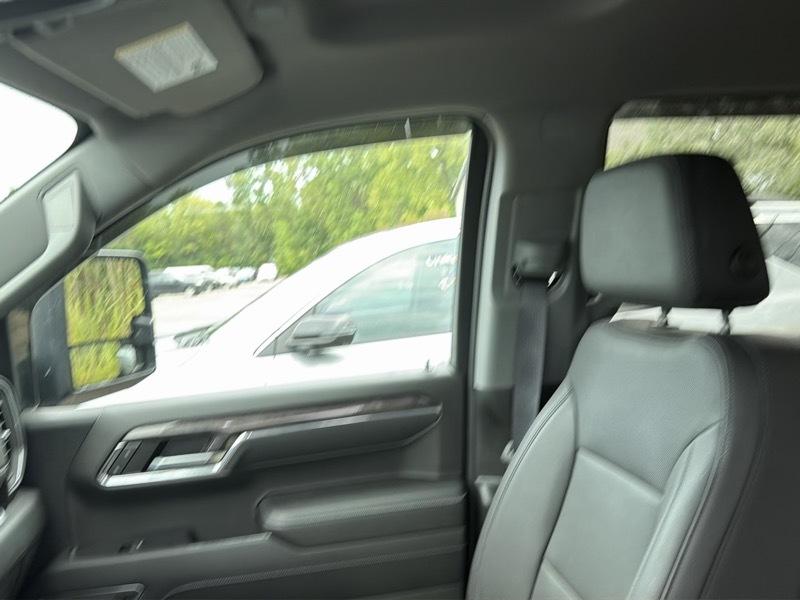 Chevrolet Silverado 1500 LTZ Crew Cab 4WD 2024