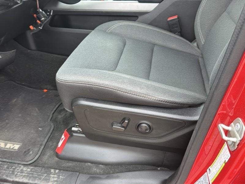 RAM 1500 Big Horn Crew Cab SWB 4WD 2023