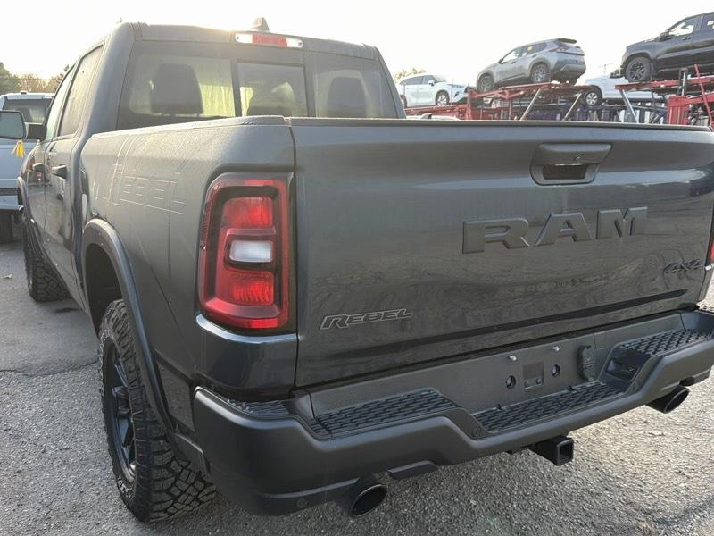 RAM 1500 Rebel Crew Cab SB 4WD 2026