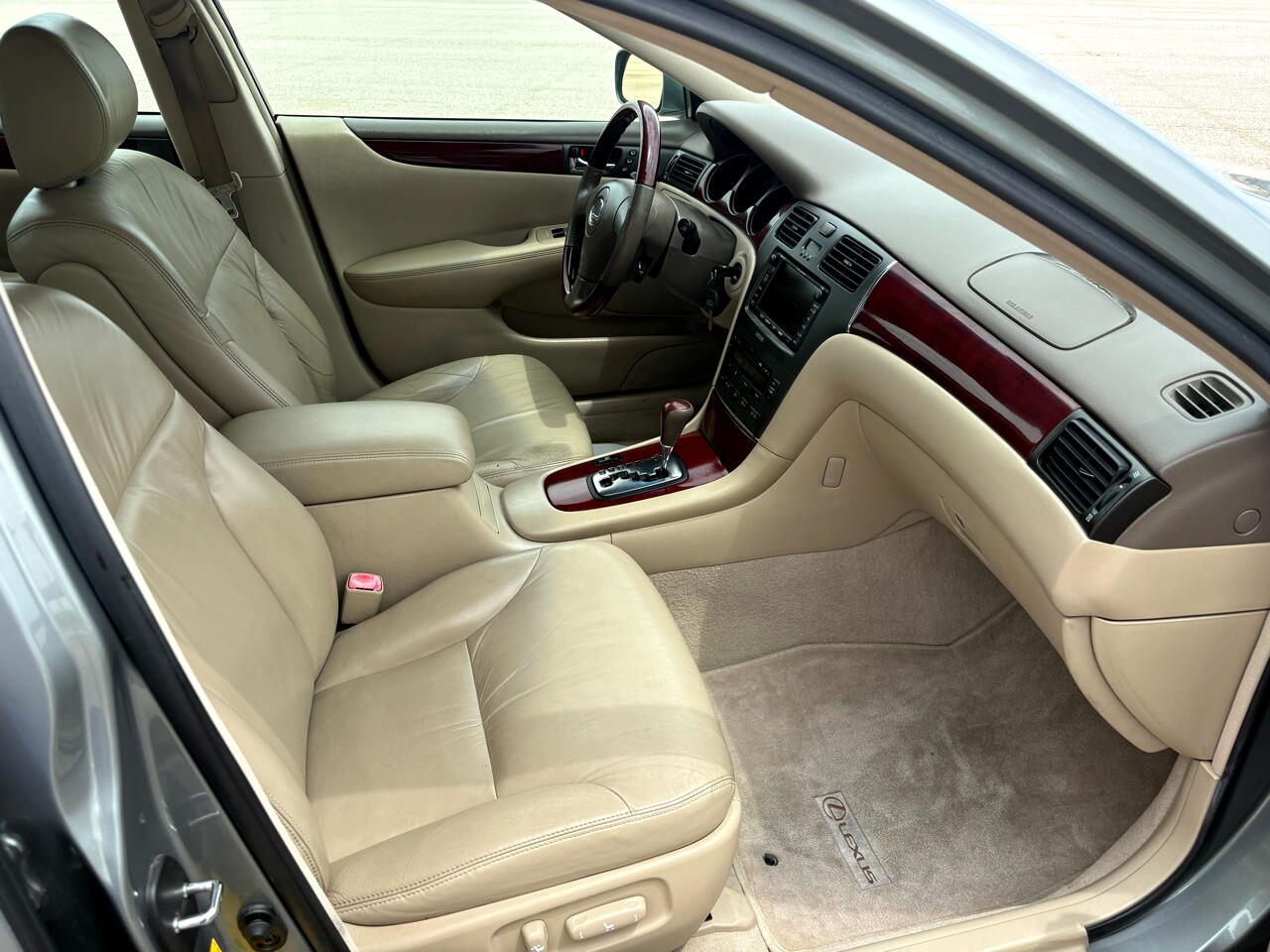 2004 Lexus ES 330 photo 11