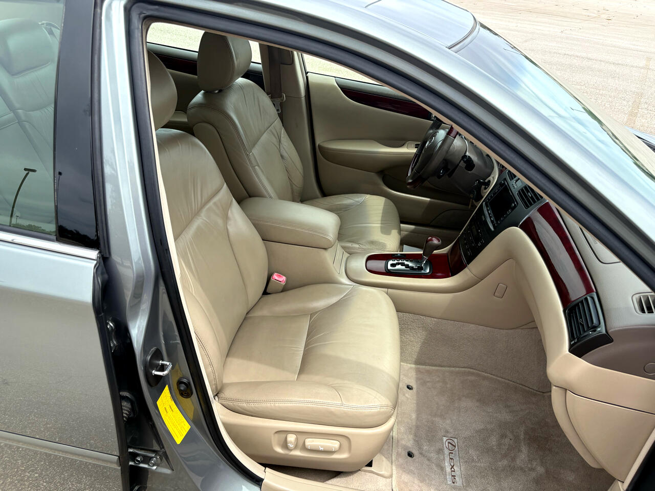 2004 Lexus ES 330 photo 17