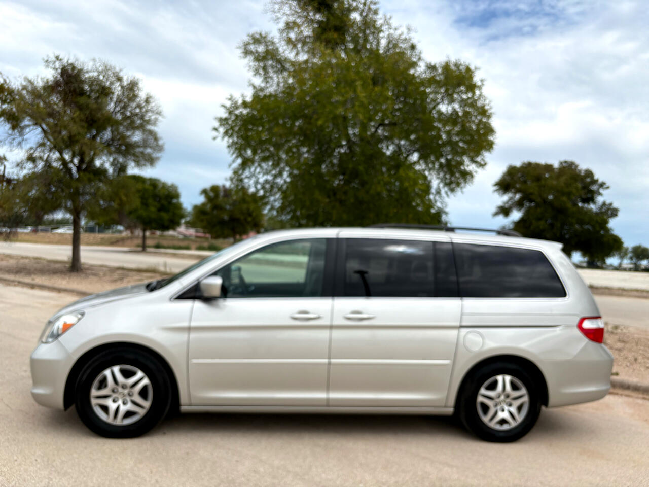 2005 Honda Odyssey EX photo 2