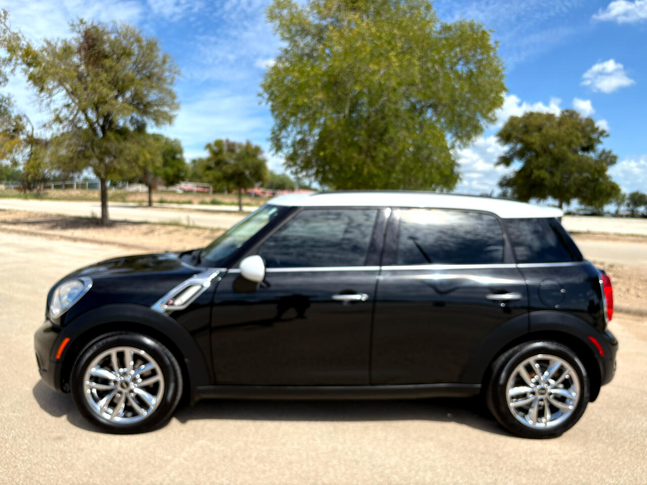 2014 Mini Countryman S photo 2