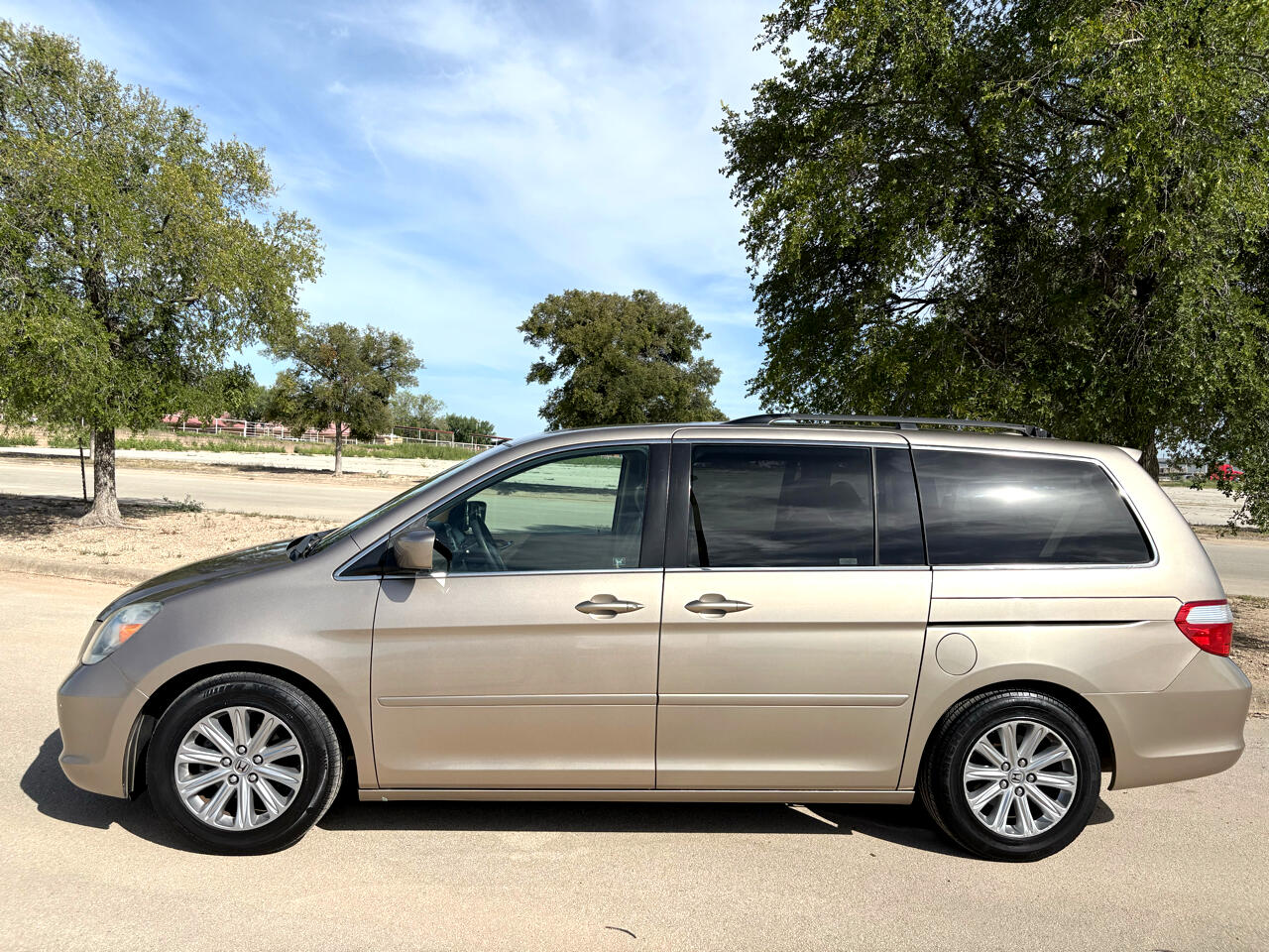 2007 Honda Odyssey Touring photo 2