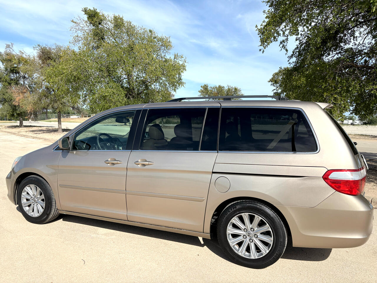 2007 Honda Odyssey Touring photo 3