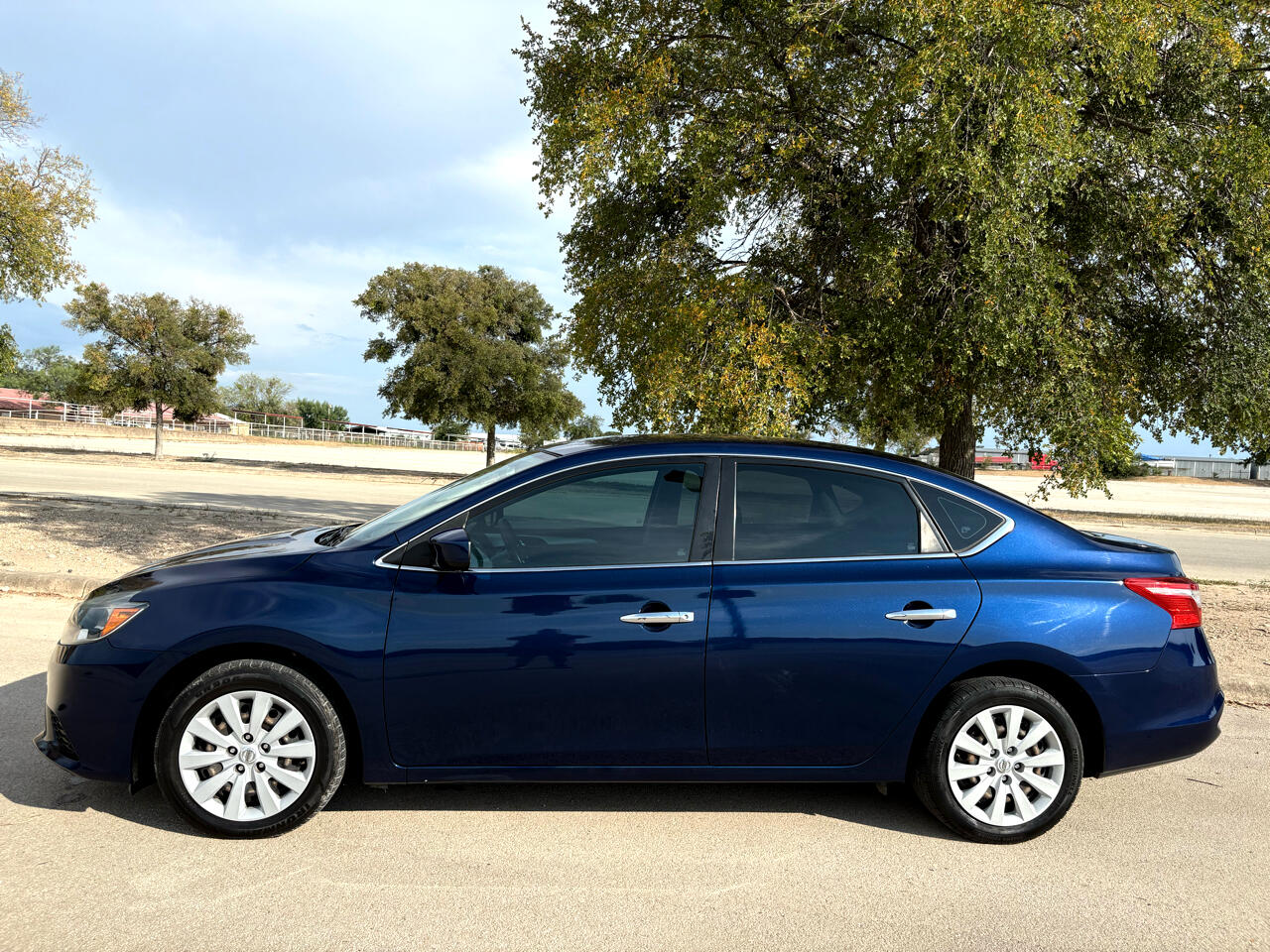2018 Nissan Sentra S photo 4