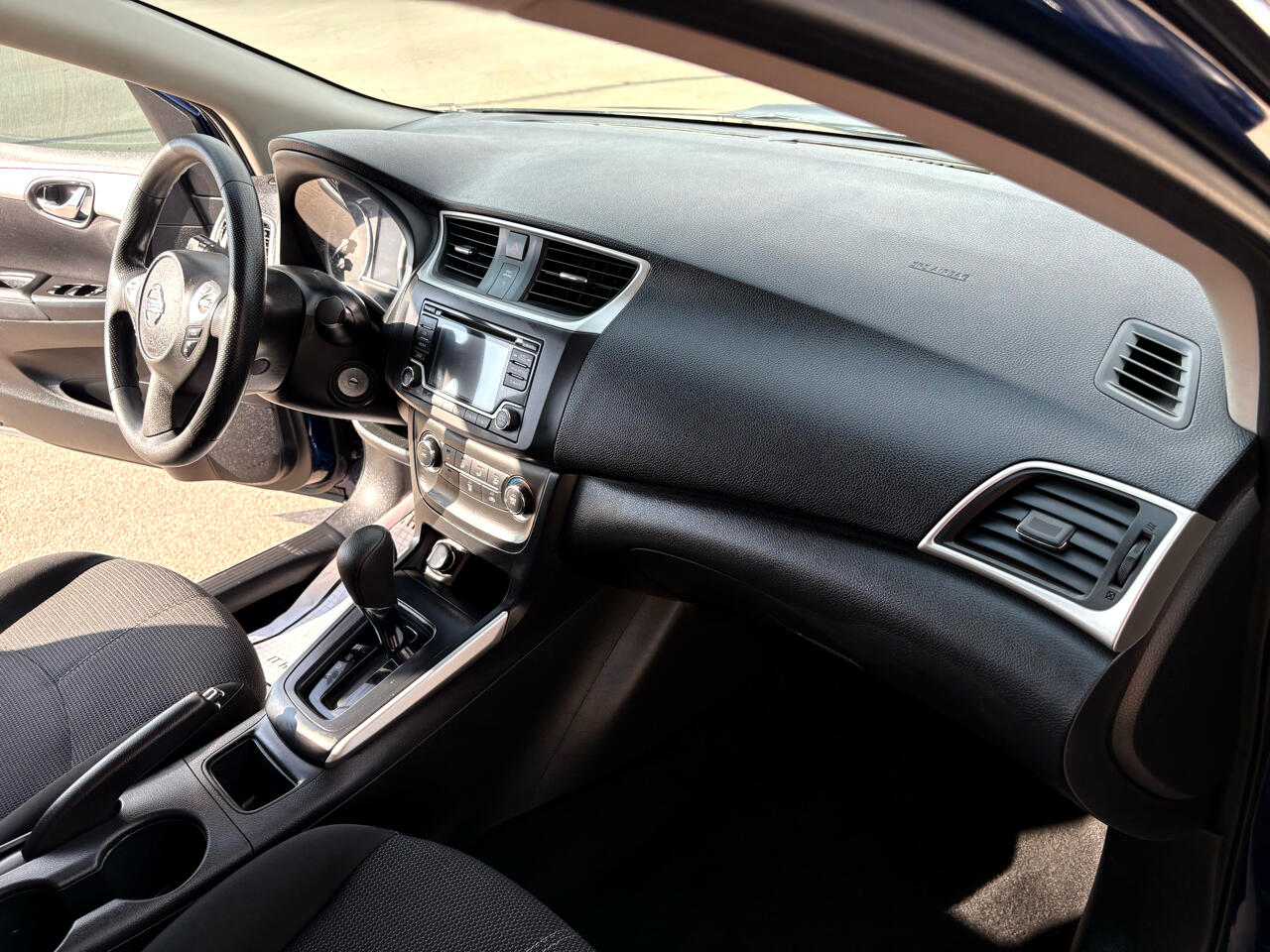 2018 Nissan Sentra S photo 16