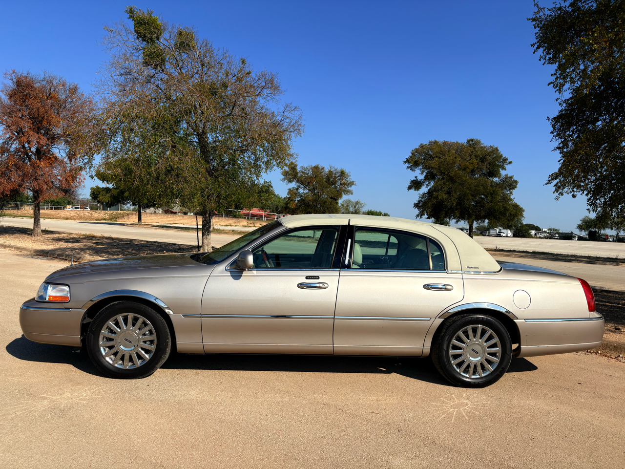 Lincoln Town Car Signature 2003 Lincoln Town Car Signature 2003
