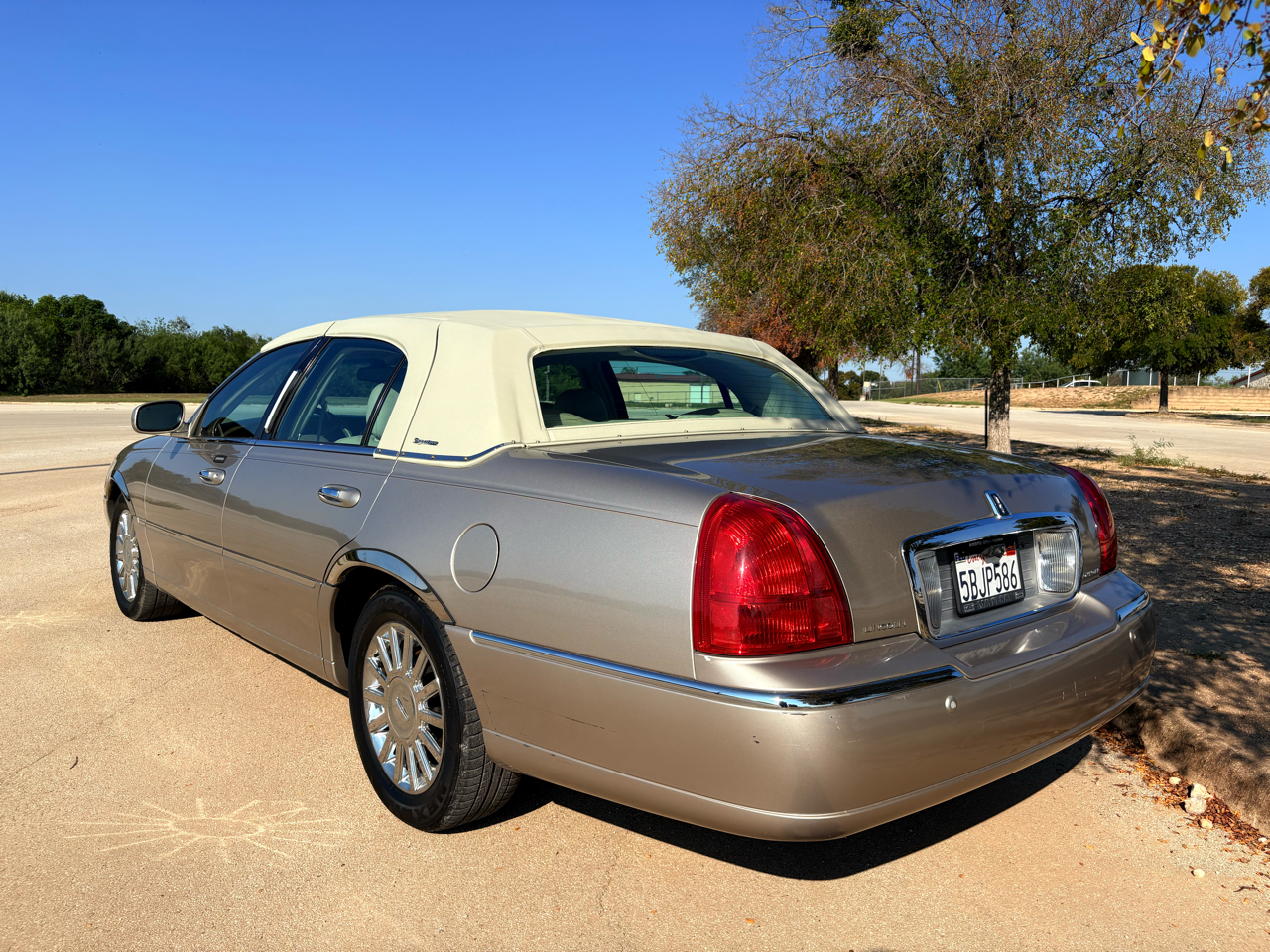 Lincoln Town Car Signature 2003 Lincoln Town Car Signature 2003